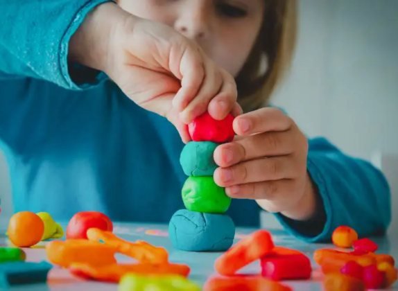 Existen juegos educativos que ayuden a desarrollar habilidades motoras finas